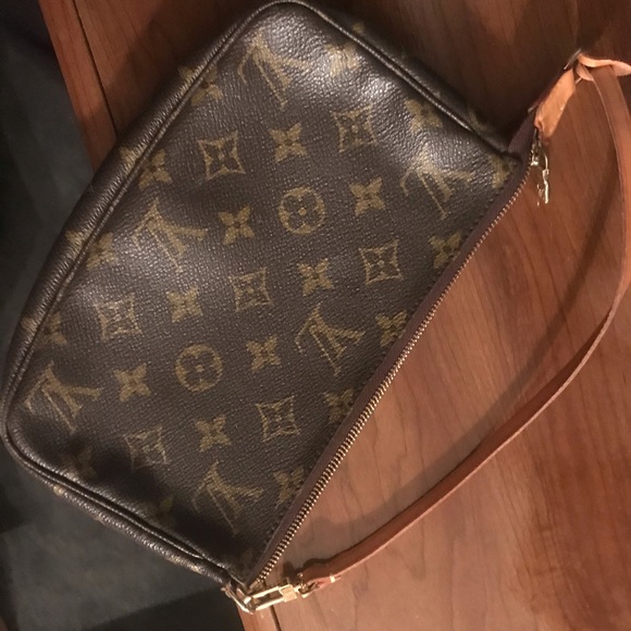 Louis Vuitton Monogram Pouchette - Picture 6 of 8